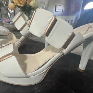 Simms White Pump Sandals - BRAND NEW! NEVER WORN Size 9